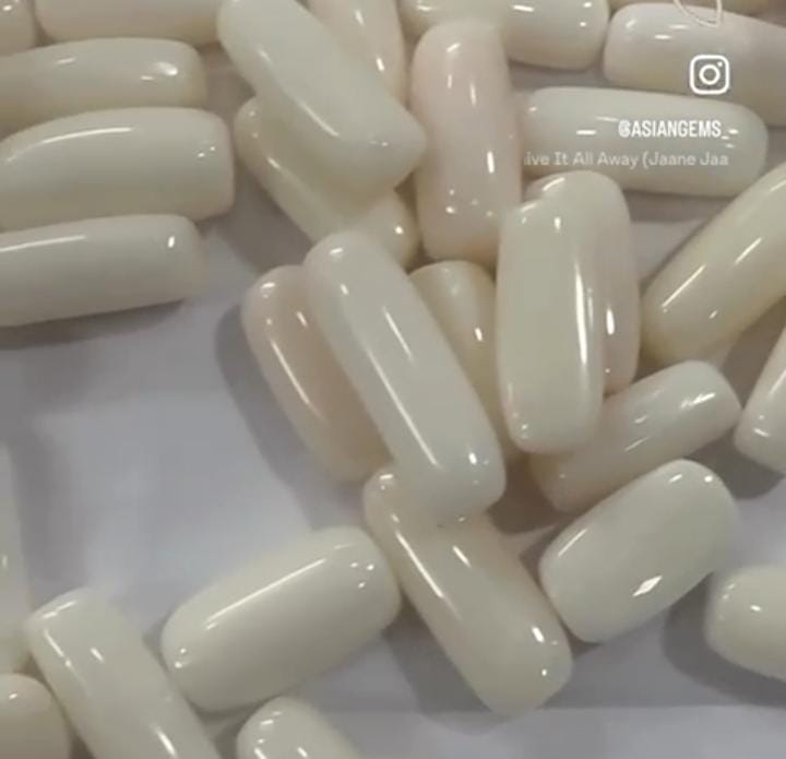 नेचुरल व्हाइट सैपफायर रत्न कैसे उपयोग किया जाता है और क्यों इसका उपयोग करते हैं |